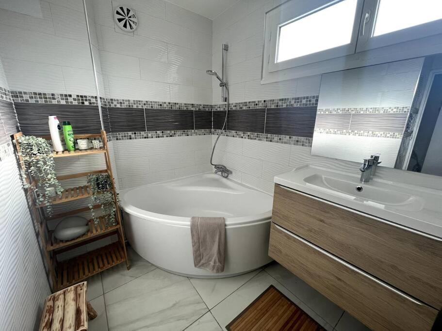 Hana Home Mantes-La-Jolie 6 Personnes Parking Public Gratuit Business&Family Eksteriør bilde